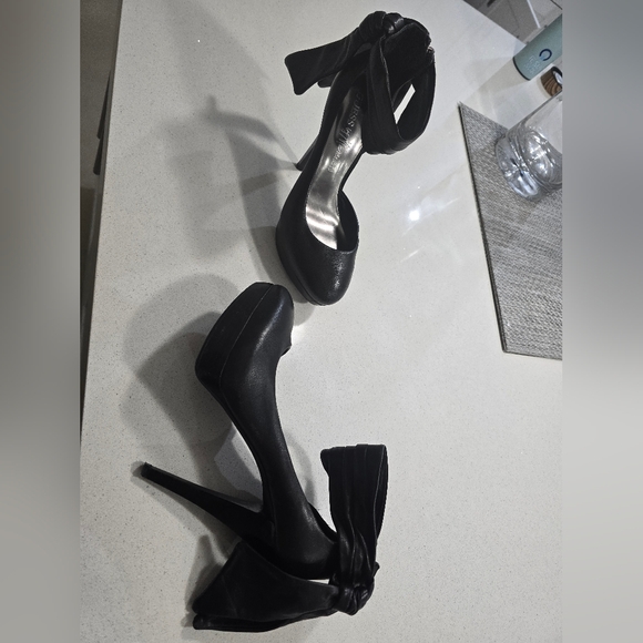 Guess Black Wrap Heels - Picture 15 of 17